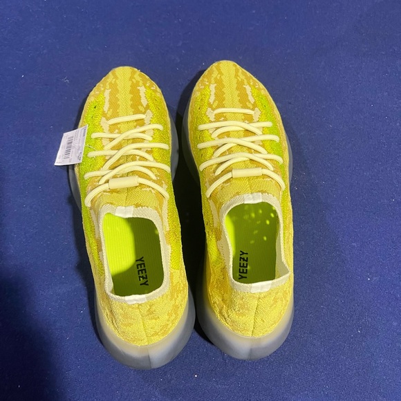 Yeezy - Picture 2 of 4